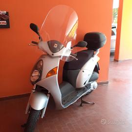 scooter grigio metallizzato