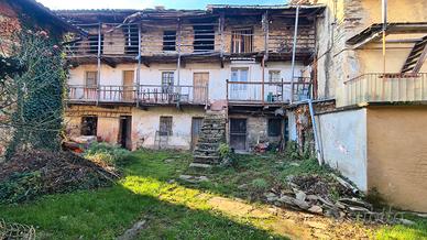 Casa da ristrutturare a Forno Canavese