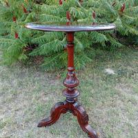 Tavolino treppiede in noce scuro 