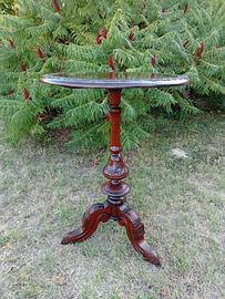 Tavolino treppiede in noce scuro 