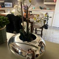 Vaso soprammobile con orchidea