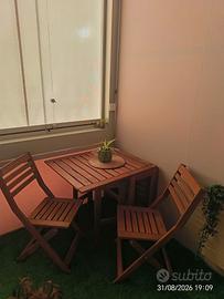set tavolo pieghevole legno+ 2 sedie e 1 sgabello 