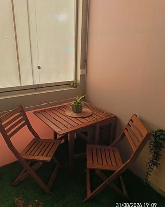 set tavolo pieghevole legno+ 2 sedie e 1 sgabello 