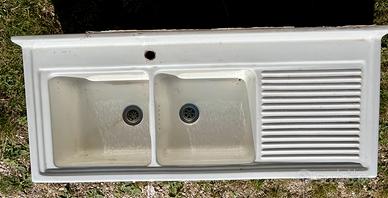 Lavandino in ceramica a due vasche