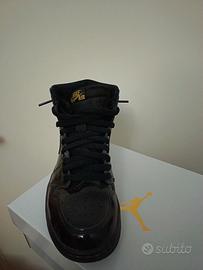 Air Jordan 1 Retro High nere oro metallizzate