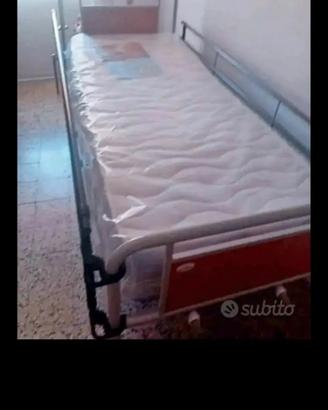 nuovo letto ospedaliero completo di materasso 