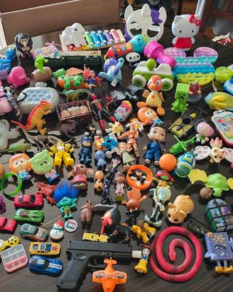 Giochi  130 Pezzi /Gadget McDonald's/Kinder  ecc.