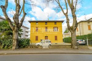 Trilocale al secondo piano con cantina, posto auto