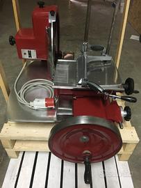 Affettatrice a volano ed elettrica