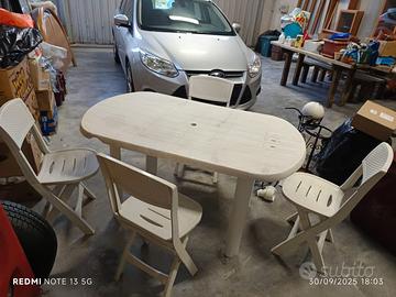 TAVOLO IN PLASTICA PER ESTERNI CON SEDIE