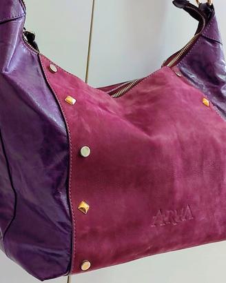 Borsa da donna vera pelle colore viola firmata.