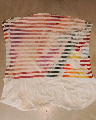 T-shirt bianca a righe colorate