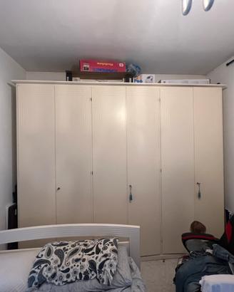 Mobile bianco per camera da letto completo