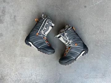 Scarponi da snowboard grigi