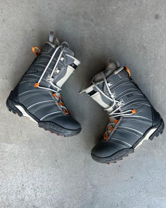 Scarponi da snowboard grigi