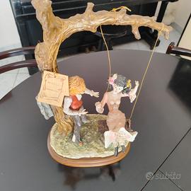Statua Capodimonte Bambini sull'altalena
