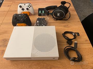 XBOX OneS con JoyPad-Cuffie e Accessori