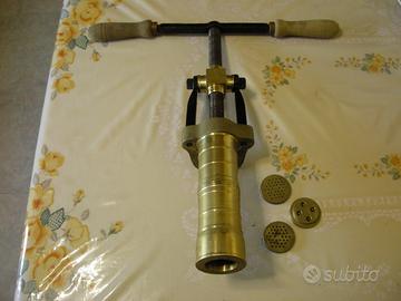 Torchio bigolaro antico con 3 trafile