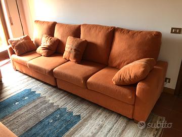 Divano 4 posti color terracotta – buone condizioni