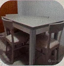 Tavolo e sedie da cucina 