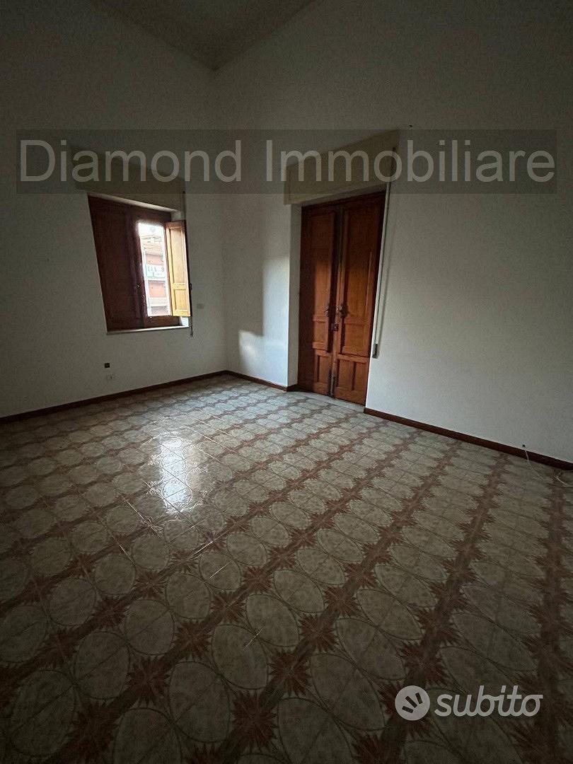 Appartamento piano rialzato ad Aci Catena - Vista 4