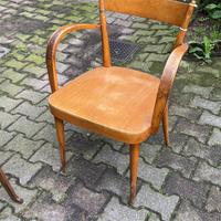 Particolare sedia con braccioli