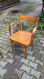 Particolare sedia con braccioli