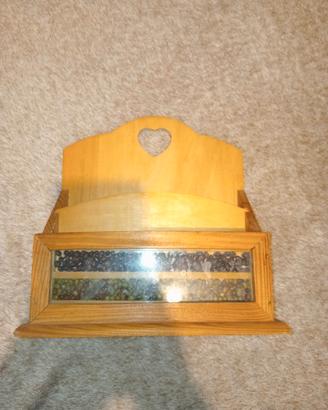 Portalettere in legno