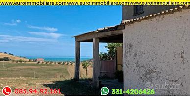 Fabbricato da ristrutturare vista mare con terreno