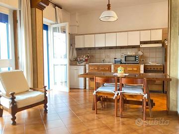 Ampio quadrilocale con garage e giardino di propri