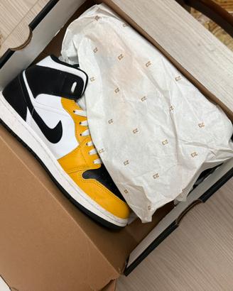 Nike Air Jordan 1 Mid yellow