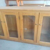 mobile in legno con vetrina 