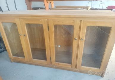 mobile in legno con vetrina 