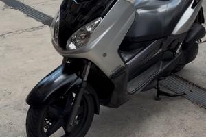 Xmax 125