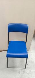 Sedia blu o rossa 