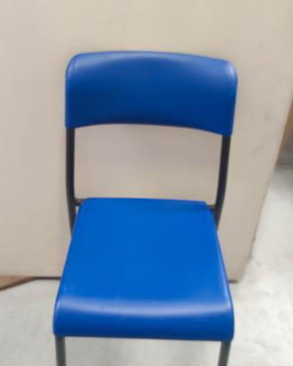 Sedia blu o rossa 