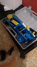 Sollevatore auto