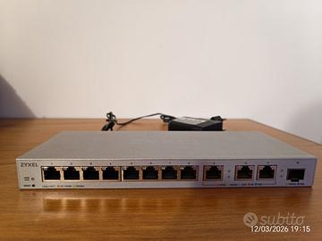 Zyxel Switch XGS1250-12 (+Zyxel Switch GS-108B v3)
