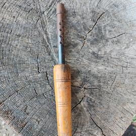 Vecchio attrezzo ferro e legno 