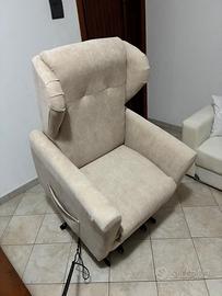 Poltrona relax alzapersona 2 motori pari al nuovo
