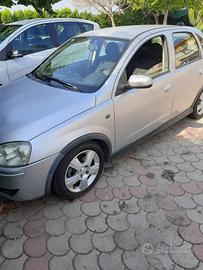 Opel corsa con gancio traino omologato