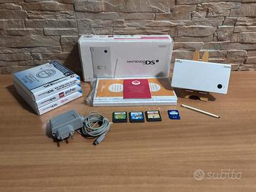 Nintendo DSi bianca con scatola, accesori e giochi