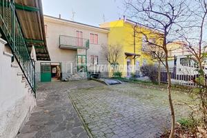 SOLUZIONE INDIPENDENTE OLTRE RUSTICO DI 2 LIVELLI