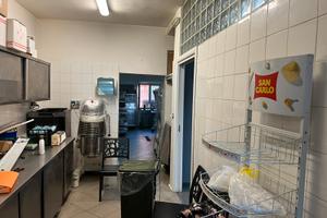 Bar con laboratorio pasticceria