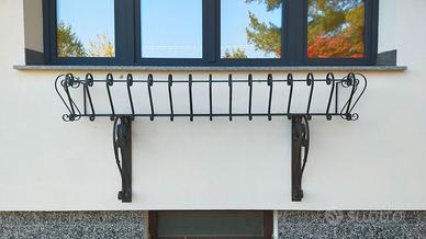 Fioriera in ferro battuto