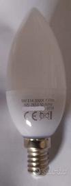 Lampadina a LED E14 forma candela 5W luce calda