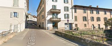 Ampio Monolocale arredato con balcone a Bergamo