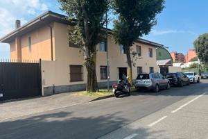 Immobile industriale annessa grande area esterna