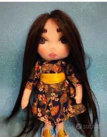 Bambola nuova fatta a mano