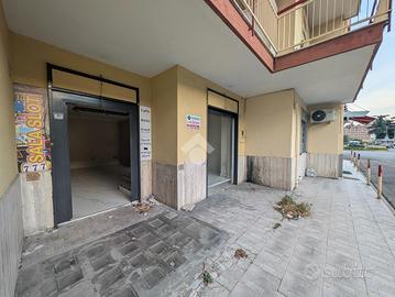NEGOZIO A SAN NICOLA LA STRADA